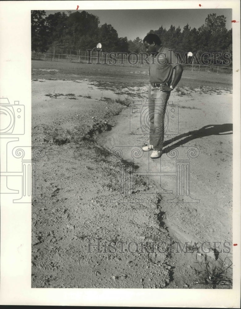 1987 Press Photo Alabama-Birmingham-Charles Jolley at Martin Luther King Park. - Historic Images