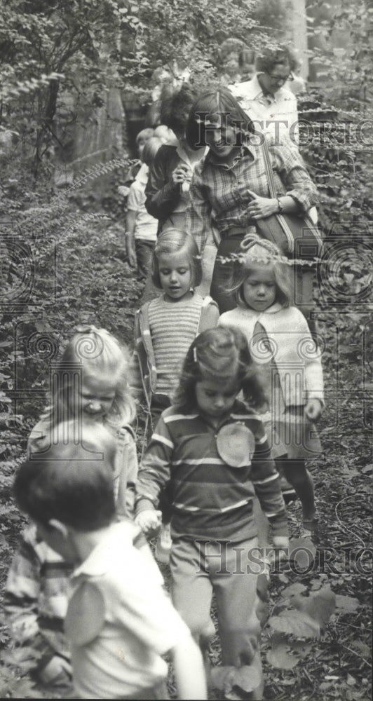 1977 Alabama-Birmingham-Kids walk Ruffner Mountain Park trails.-Historic Images