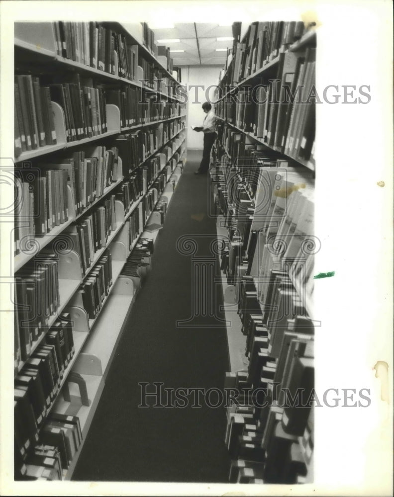 1980 Press Photo University of Alabama Birmingham Medical Center library. - Historic Images