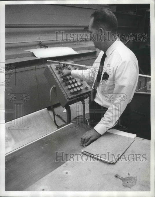 1971, Alabama-Birmingham U.S. Post Office worker shows new technology - Historic Images