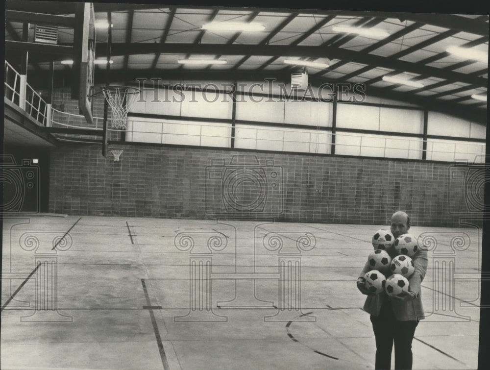 1978 Press Photo Jack Hair in New YMCA Gym, Northeast Birmingham, Alabama - Historic Images