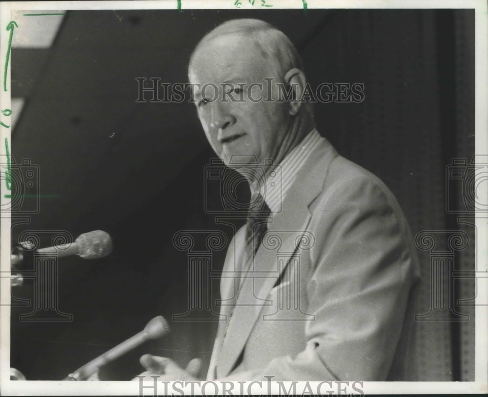 1978 Press Photo Winton Blount of Bount Construction speaking. - abna06766 - Historic Images