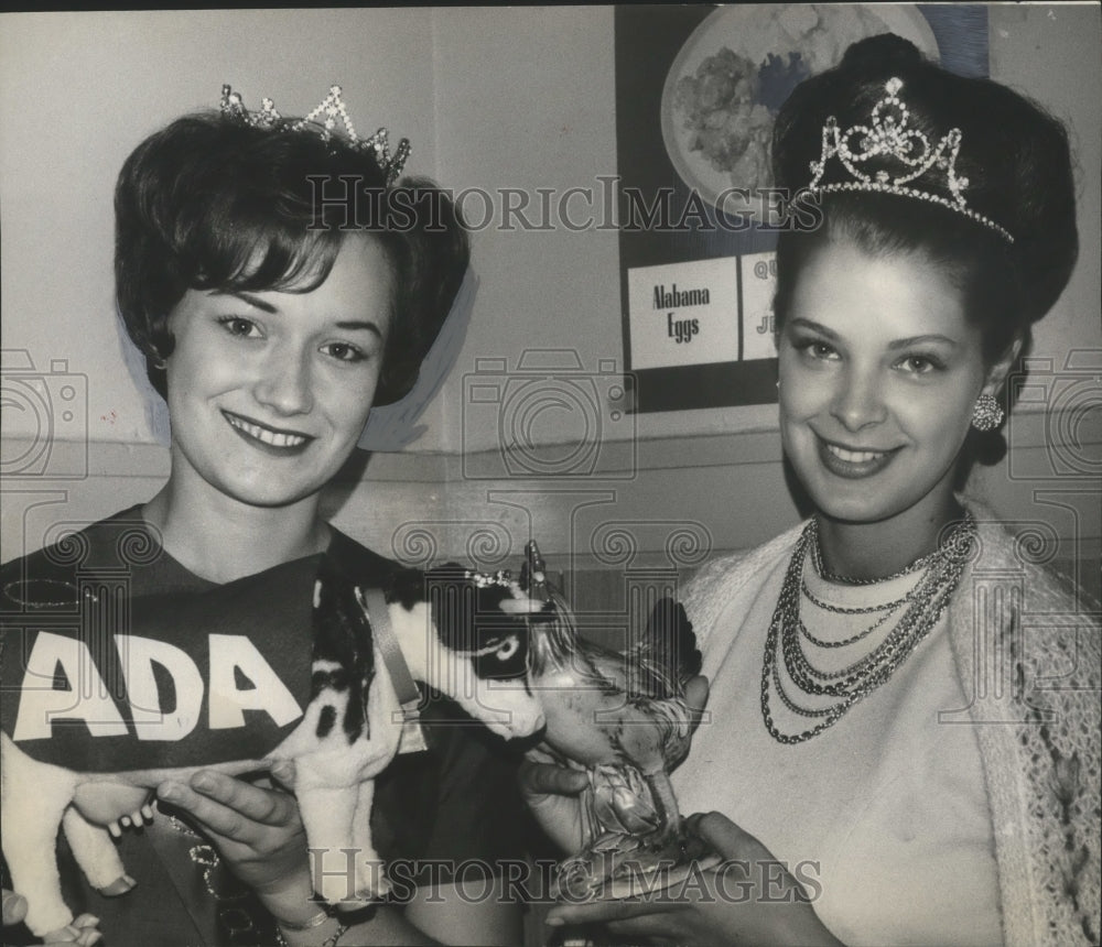 1964 Press Photo Alabama-Beauties help push &quot;Eggtober&quot; program here. - abna06794-Historic Images