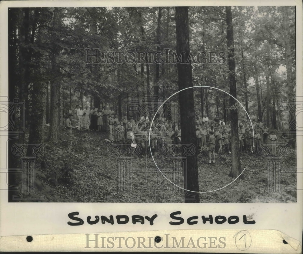 1947 Press Photo Boys Scouts conducting Sunday School in the woods. - abna06810-Historic Images
