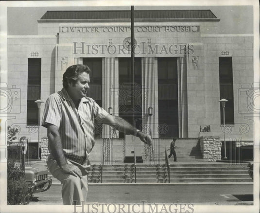 1978, Alabama-Jasper Mayor, Jack M. Brown tell reflector pool site. - Historic Images