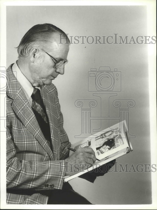 1980 Press Photo Birmingham News Cartoonist Charles Brooks, Alabama - abna07003 - Historic Images