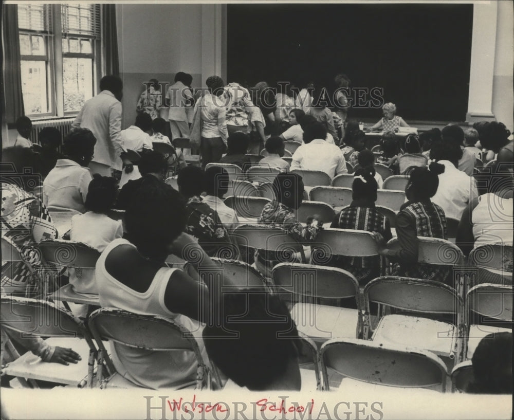 1976 Press Photo Parents and Students at Wilson School in Birmingham, Alabama - Historic Images