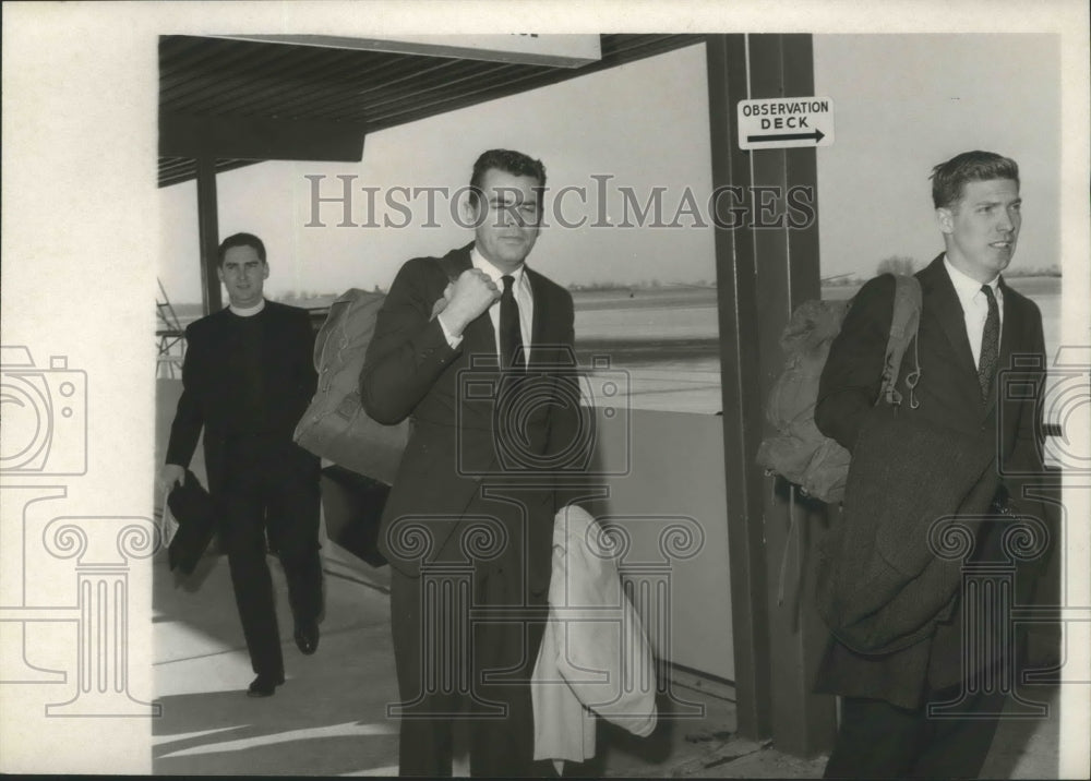 1965 Press Photo Alabama-Men arriving at Montgomery for protests. - abna07133 - Historic Images