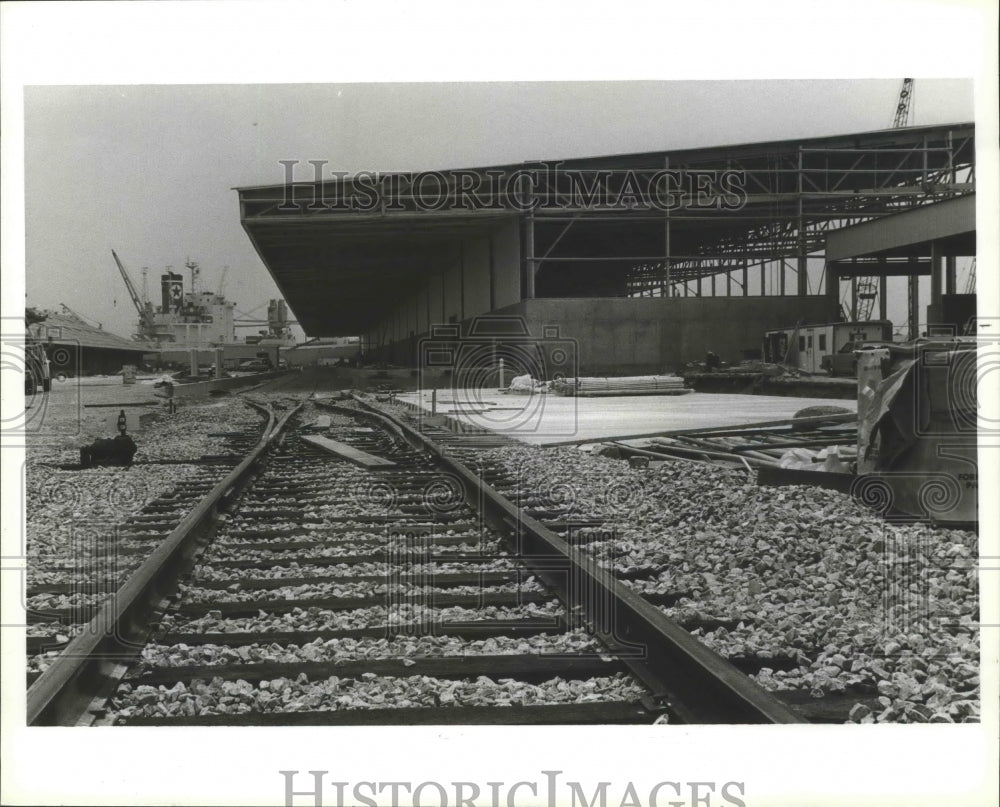 1991 Press Photo Alabama-Railway leading to ship at Alabama State Docks. - Historic Images