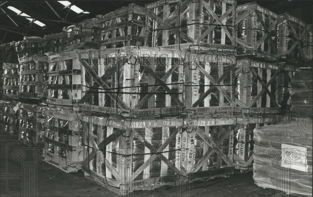 1988 Press Photo Cargo at the Alabama State Docks in Mobile - abna07191 - Historic Images