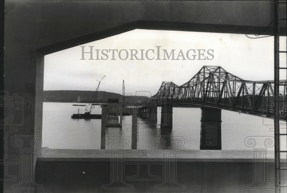 1976 Press Photo US 431 Bridge in Guntersville, Alabama Framed by New Pier - Historic Images