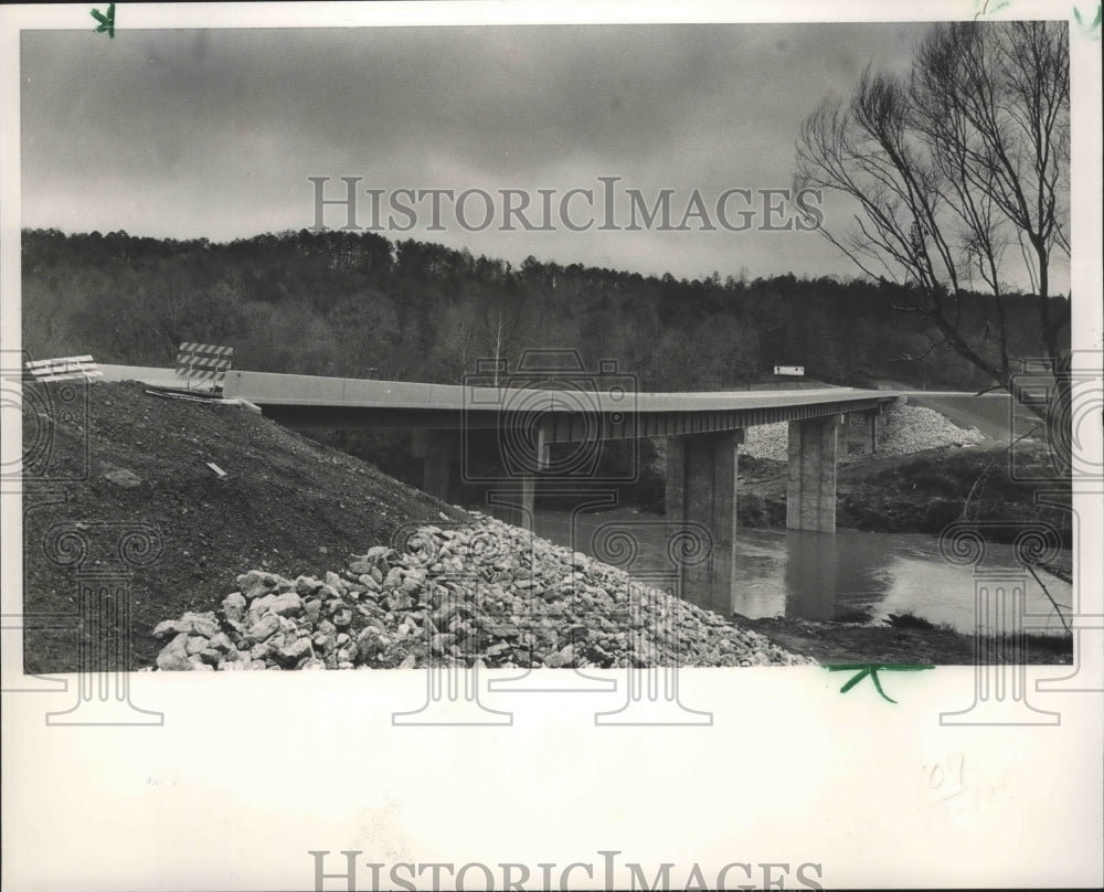1985 Press Photo Alabama-Warrior's modern bridge replacing 1890 vintage bridge. - Historic Images