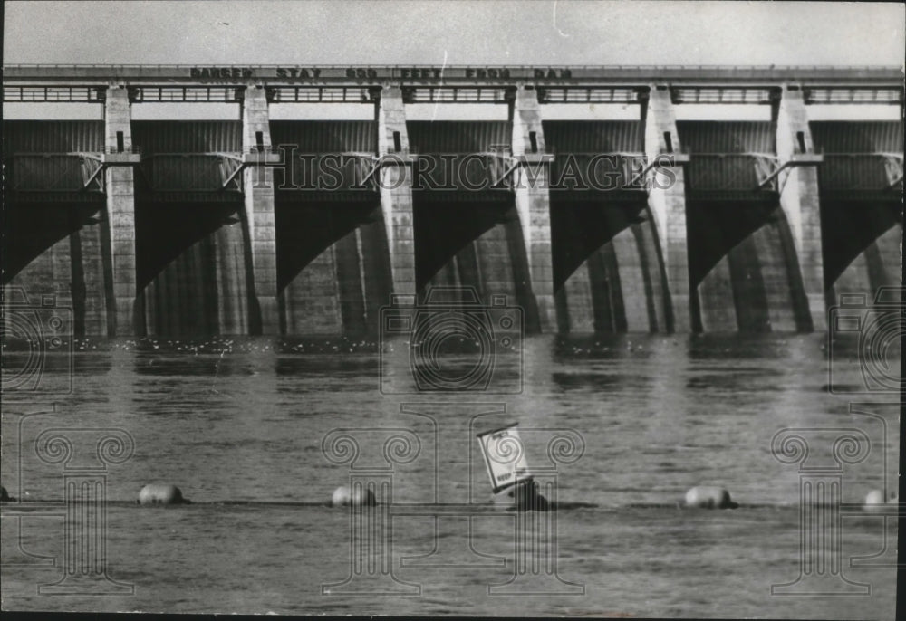 1973 Press Photo Barriers to Tail Waters by Dam in Alabama Upsets Fisherman - Historic Images