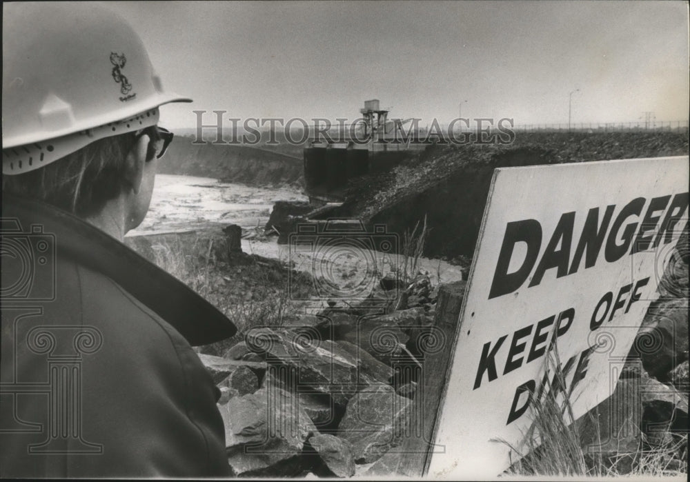 1975 Alabama-Water swept away a 400-foot section of Bouldin Dam-Historic Images