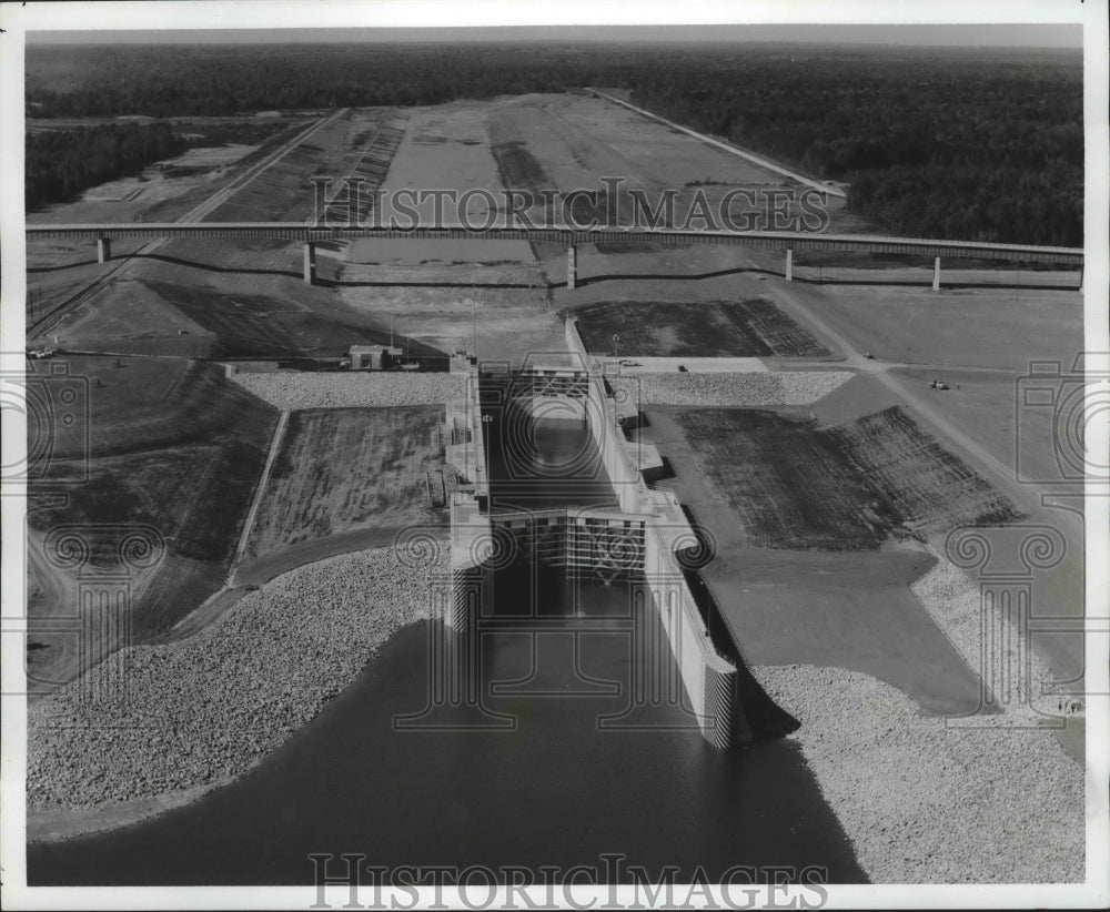 1976, Alabama-Air view of Gainsville Lock and Dam completed link. - Historic Images