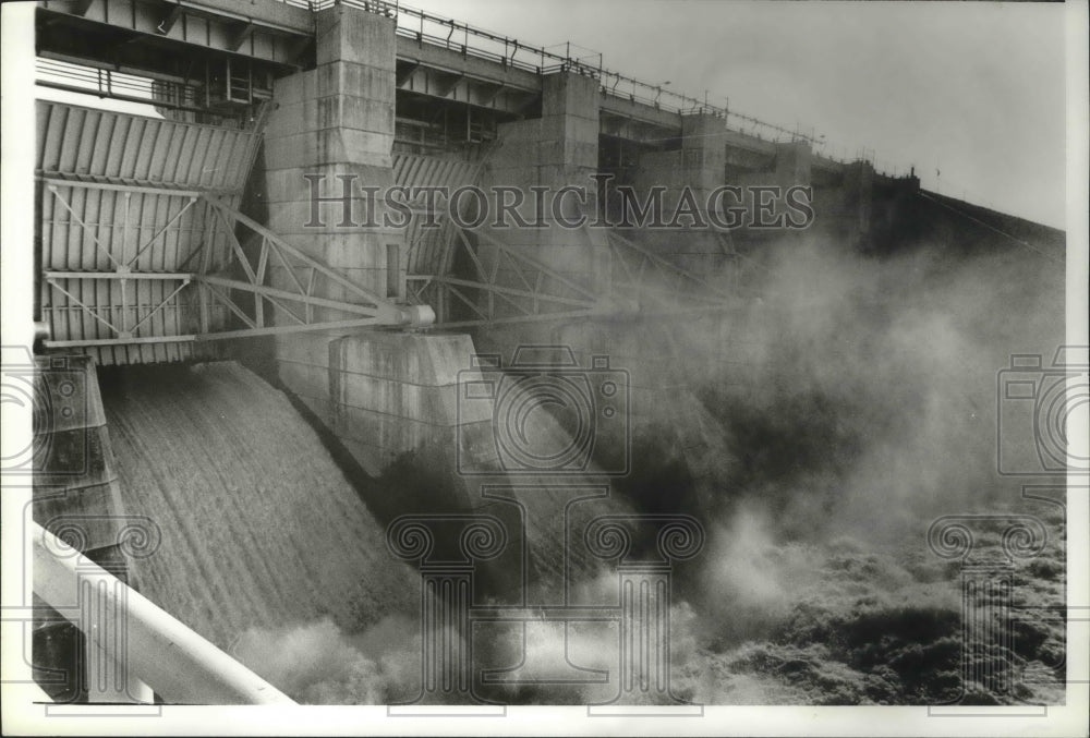 1980 Press Photo Alabama-Muddy water roils at the base of Logan Martin Dam. - Historic Images