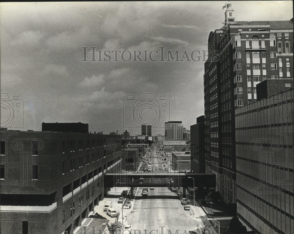 1979 Press Photo New University of Alabama Hospital exterior. - abna07523 - Historic Images