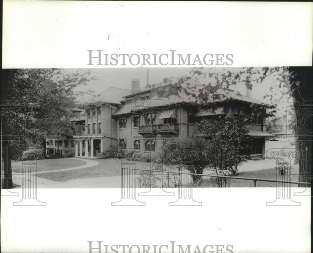 1985 Press Photo Alabama-Birmingham&#39;s South Highland Hospital exterior. - Historic Images