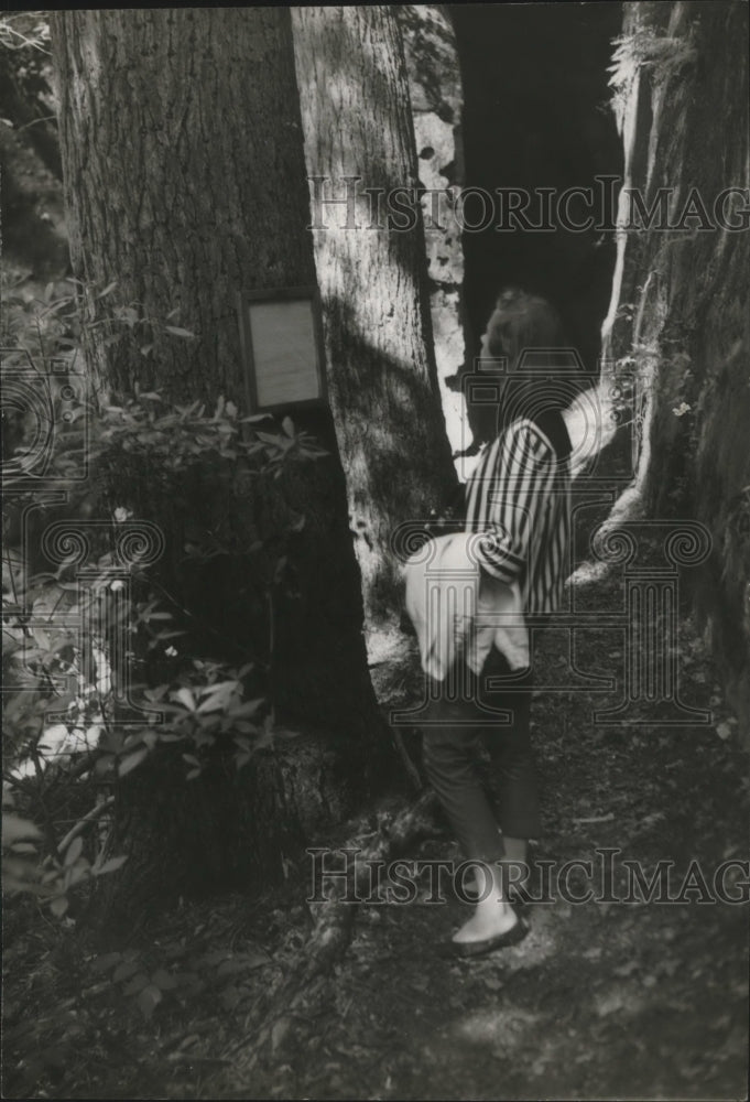 1957 Alabama-Woman admires the Dismals&#39; Wonder Gardens. - Historic Images