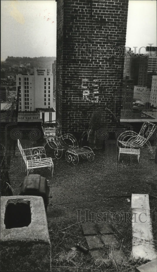 1979, Alabama-Birmingham's Redmont Hotel luxurious penthouse patio. - Historic Images