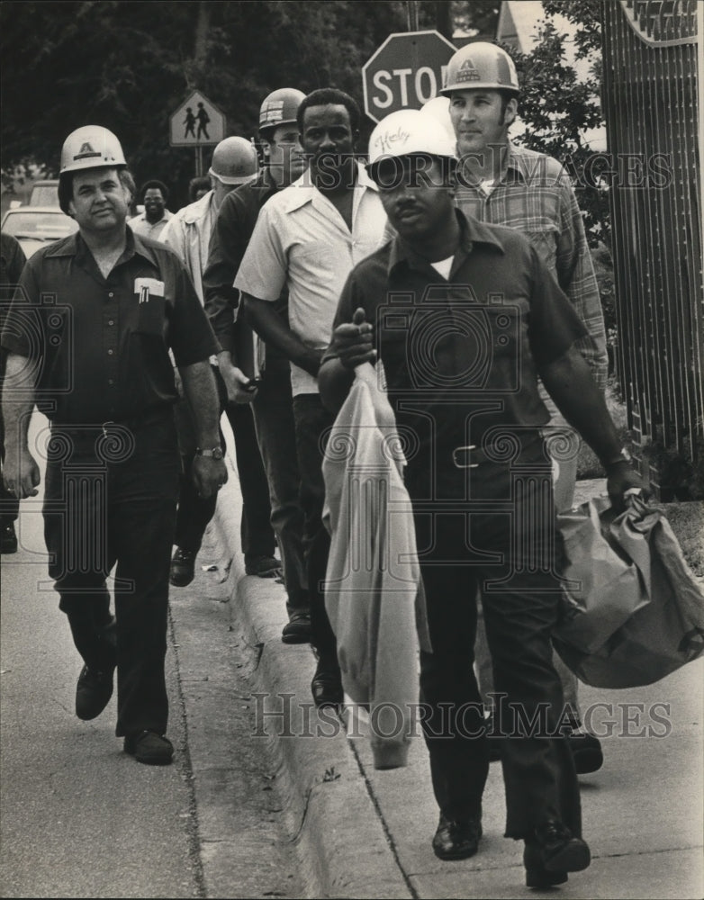 1983 Press Photo Alabama-Birmingham, American Cast Iron Pipe Co. workers. - Historic Images