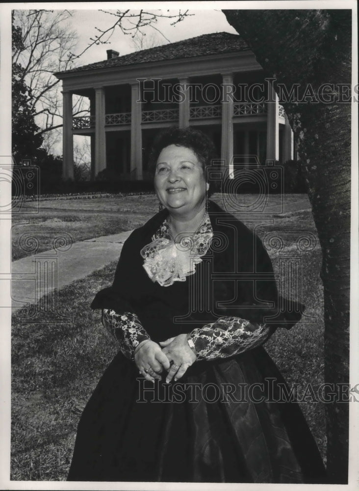 1991 Press Photo Juanita Tant in Period Clothing, Arlington House, Birmingham - Historic Images