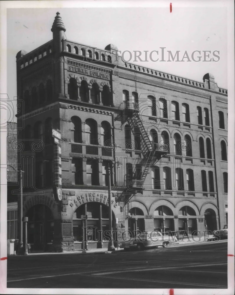 1962 Press Photo Steiner Bank in Birmingham, Alabama - abna07961 - Historic Images