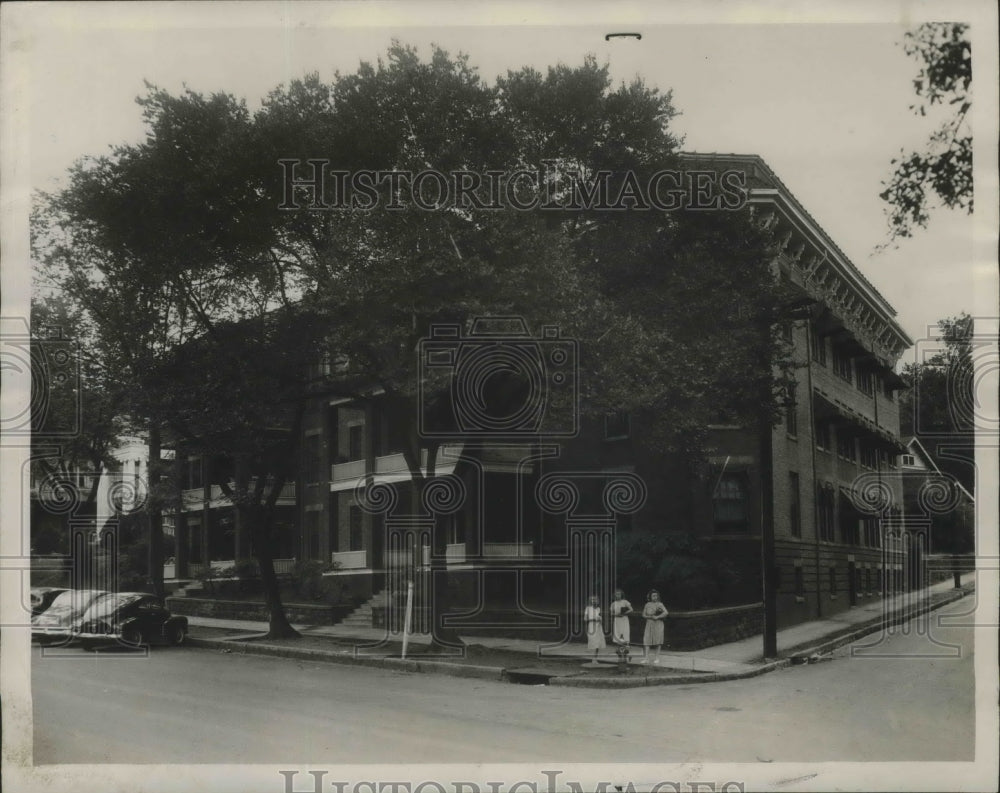 1947 Press Photo Margaret Apartments, Birmingham, Alabama - abna08008 - Historic Images