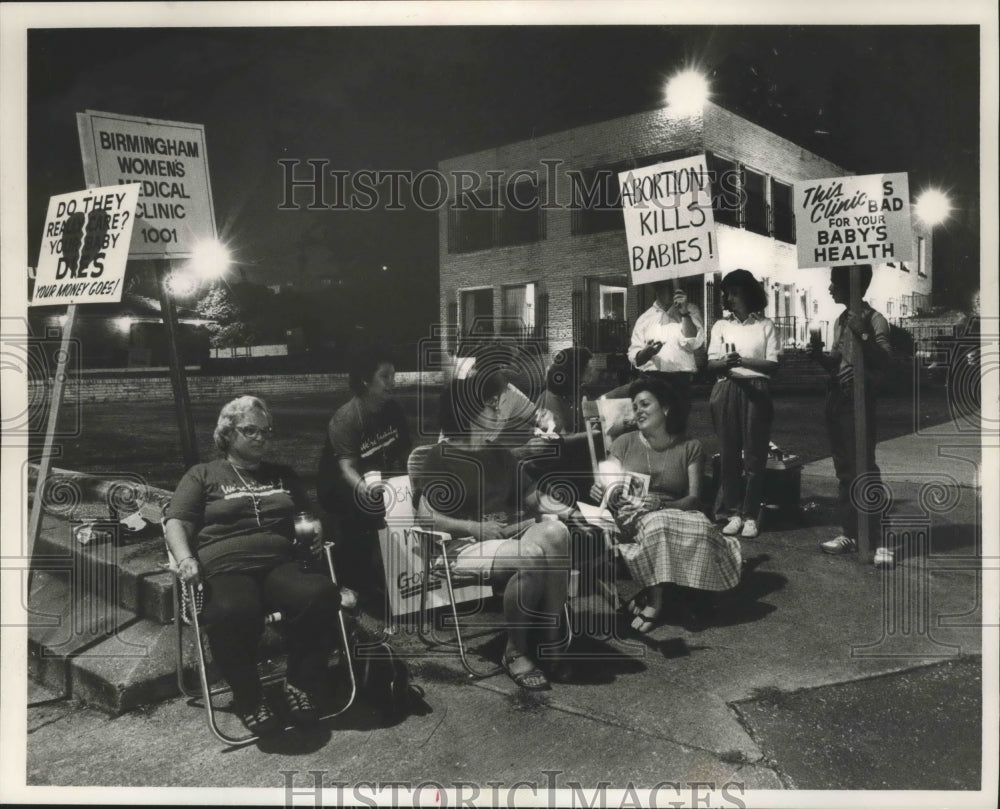 1985 Press Photo Alabama-Anti-abortion vigil, Birmingham Women&#39;s Medical Clinic. - Historic Images