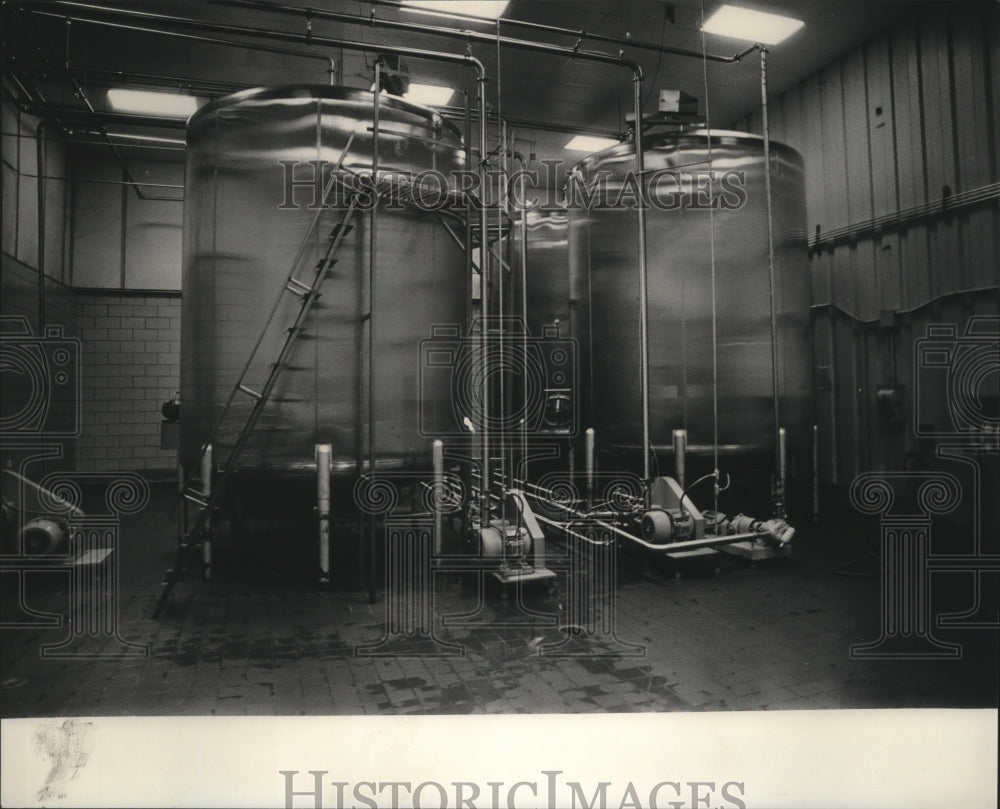 1983 Press Photo Alabama-Birmingham's Coca Cola company's sweetners' vats. - Historic Images