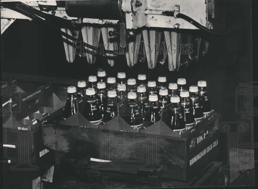 1983 Press Photo Alabama-Birmingham's Coca Cola bottling Company's machines. - Historic Images