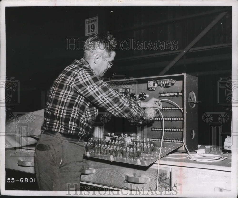 1956 Press Photo Alabama-Birmingham-Circuit breaker from B-50 at Hayes Aircraft. - Historic Images