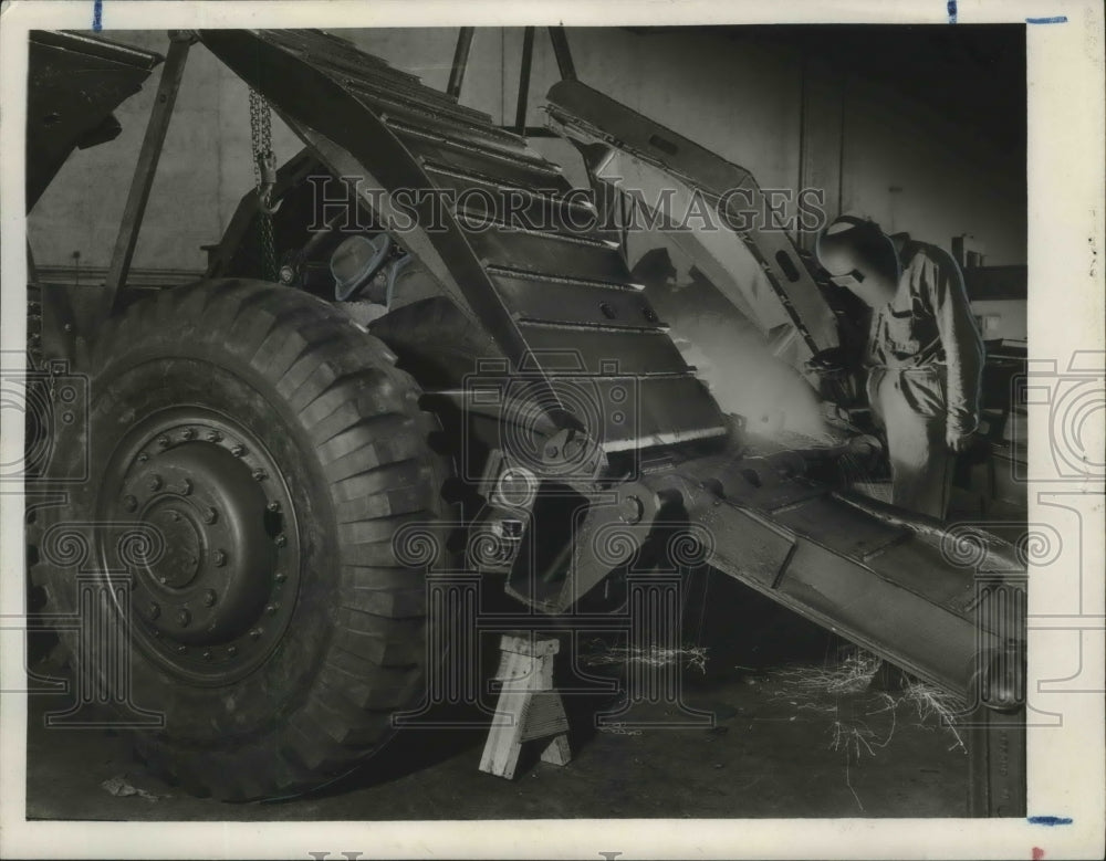 1951 Alabama-Birmingham-Workers at Hunting Processing & Packing Co. - Historic Images