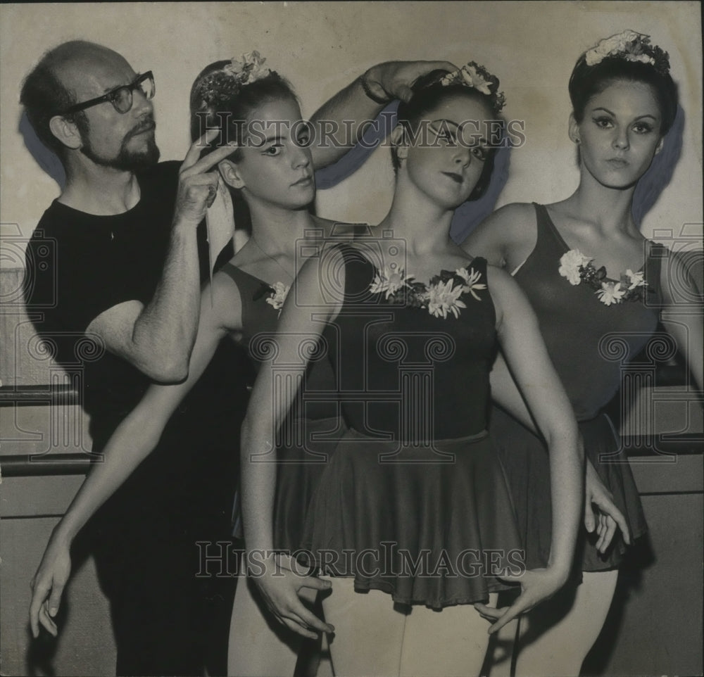 1969 Press Photo Alabama Ballet Company Artistic Director Gives Finishing Touch - Historic Images