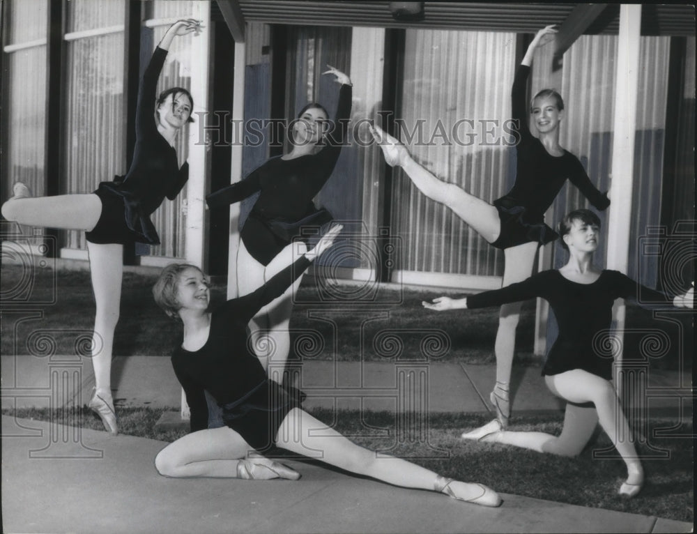 1968 Press Photo Ensemble Dancers in Birmingham Civic Ballet at Southern - Historic Images