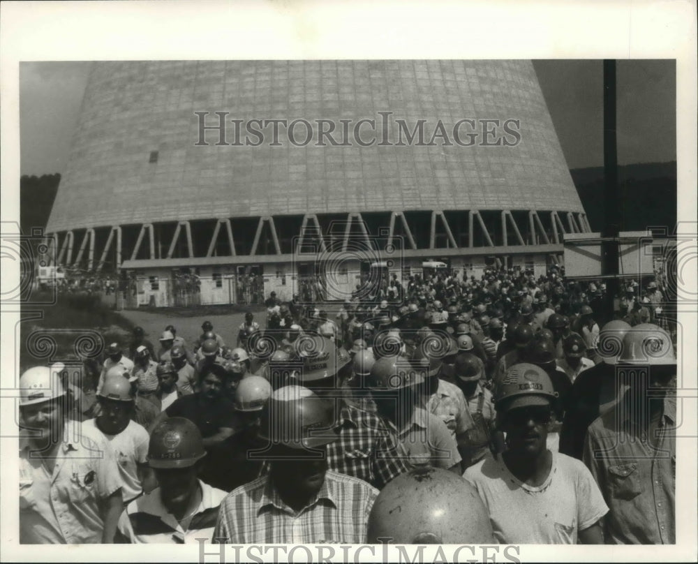 Press Photo Alabama-Bellefonte Nuclear Plant workers near cooling tower. - Historic Images