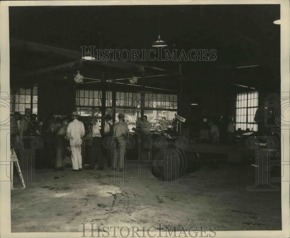 1945 Press Photo Alabama-Bechtel-McCone-Parsons truck station #2 production line - Historic Images