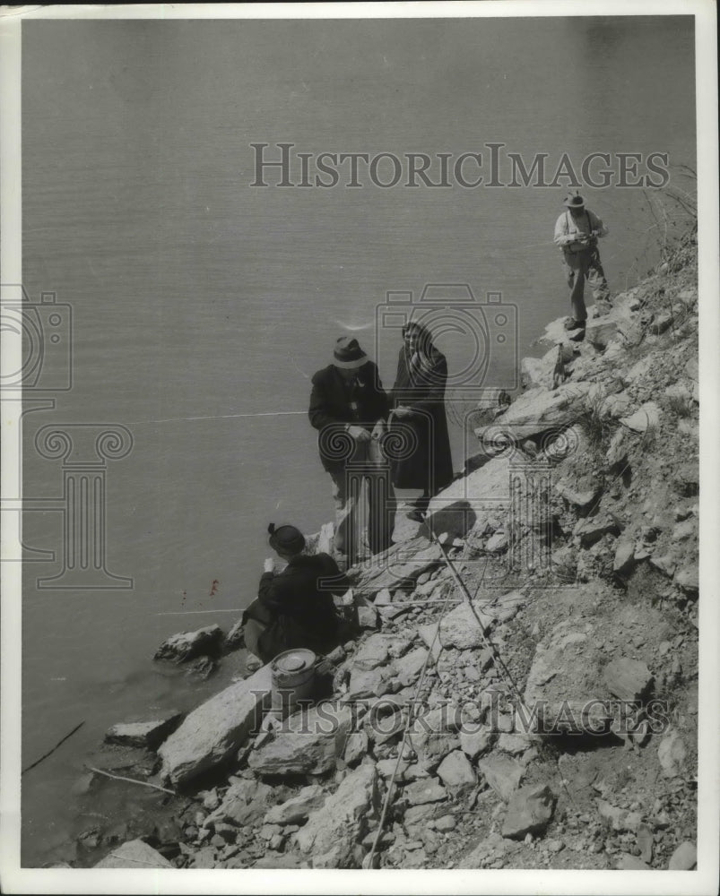 1959 Press Photo Fishing at Joe Wheeler Dam and State Park, Rogersville, Alabama-Historic Images
