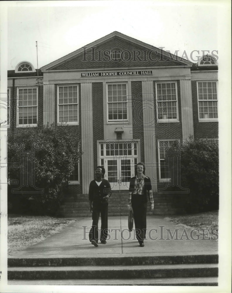 1981 Press Photo Rene Vaughn, Paul Hoomes at Hooper Hall, Alabama State College - Historic Images