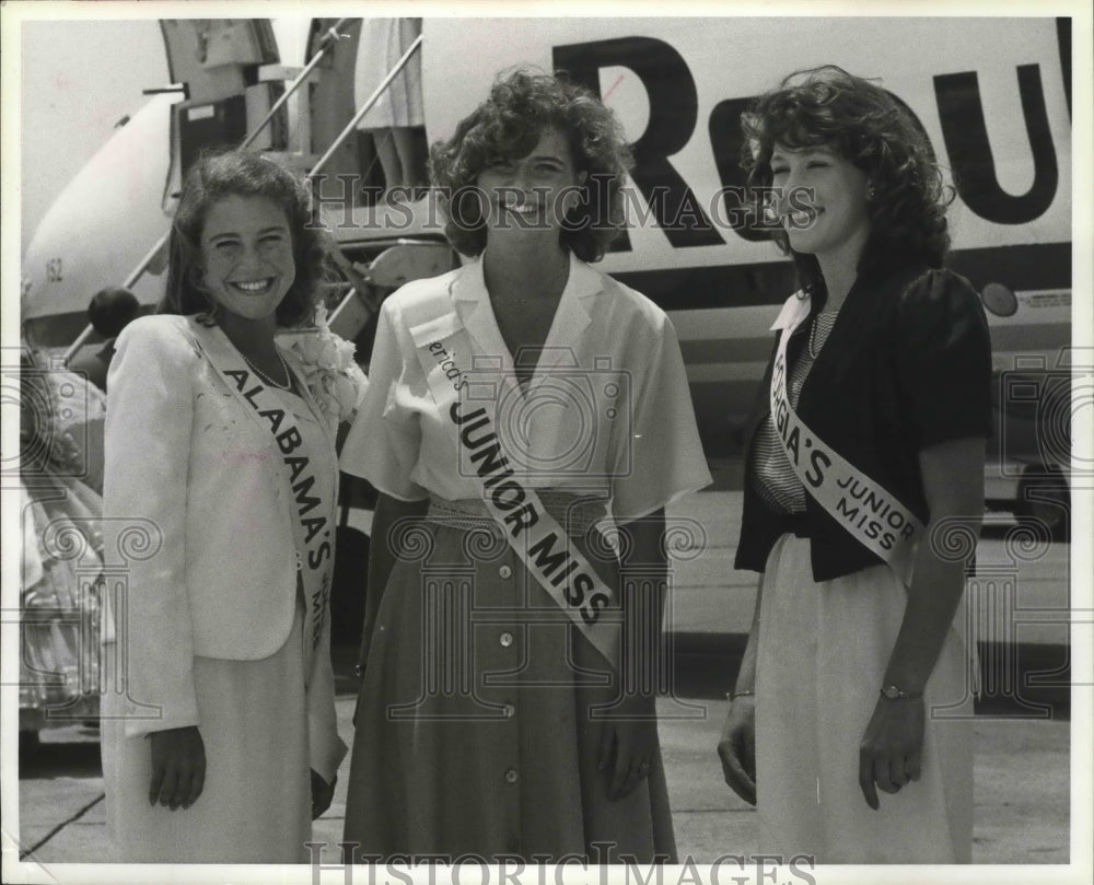 1985 Press Photo Christa Carns (left), Alabama's Junior Miss Finalist - Historic Images