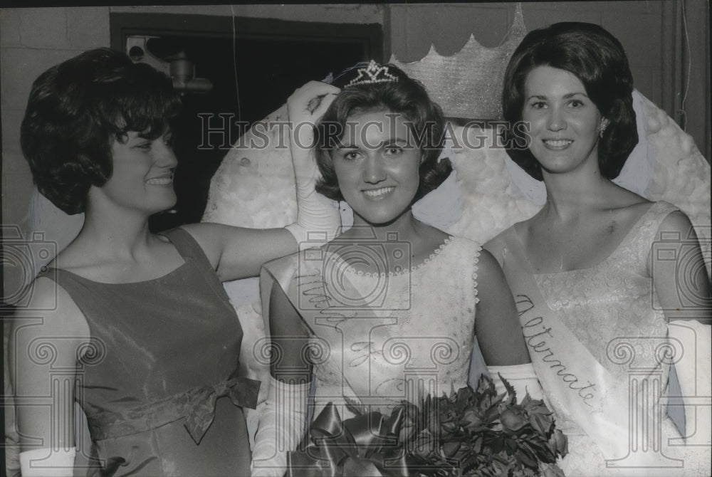 1966 Press Photo Alabama-Tallapoosa County Maid of Cotton crowned in Dadeville. - Historic Images