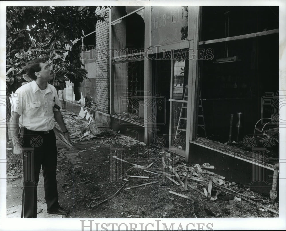 Press Photo Alabama-Birmingham fire inspector, J.P. Bryant at Southern Leather. - Historic Images