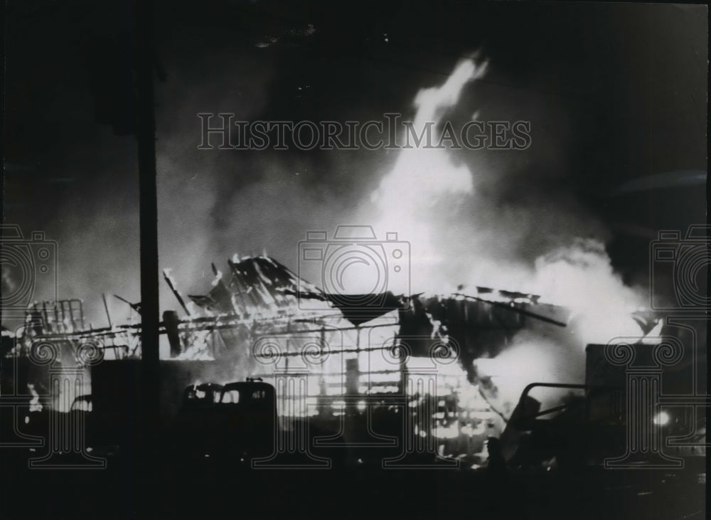 1958 Press Photo Alabama-Fire engulfs entire block of buildings in Birmingham.-Historic Images