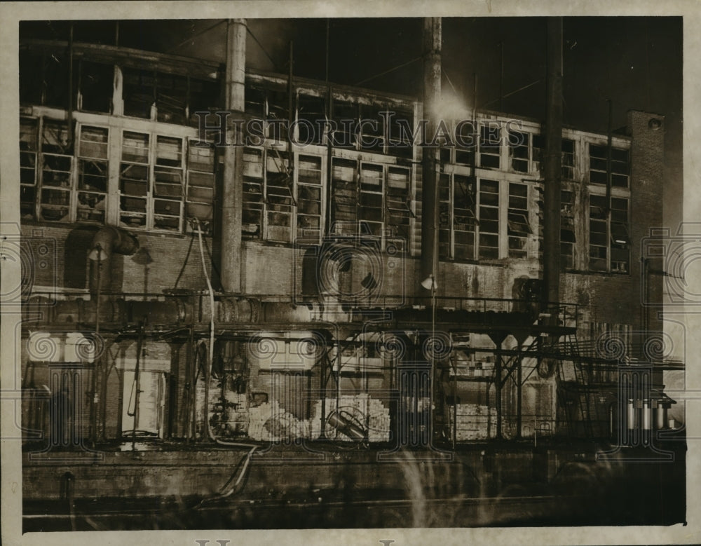 1950 Press Photo Fire at Riechold Chemical Plant, Tuscaloosa, Alabama - Historic Images