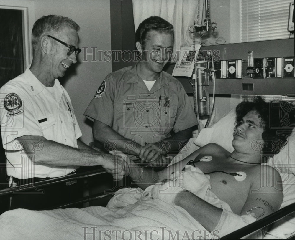 Press Photo Fire-Medics Visit Victim in Hospital, Alabama - abna08761 - Historic Images