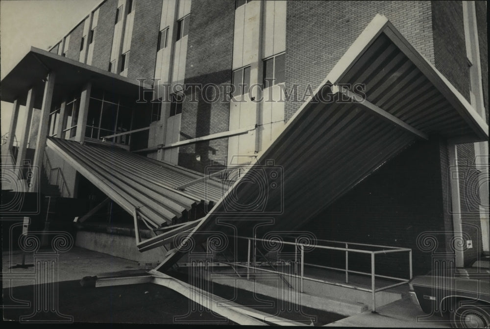 1971 Alabama-Winds downs roofing at Rust Engineering in Birmingham. - Historic Images