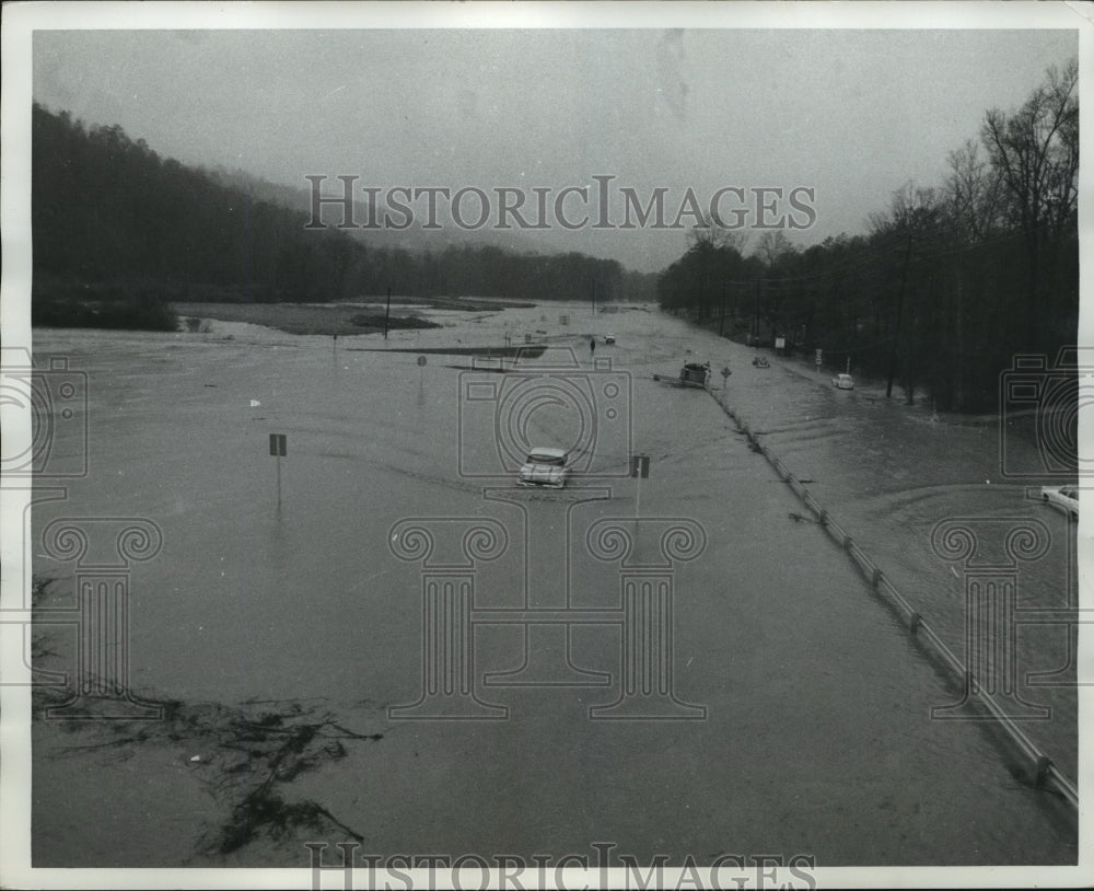 1971 Press Photo Flooding in Homewood, Alabama - abna08859 - Historic Images