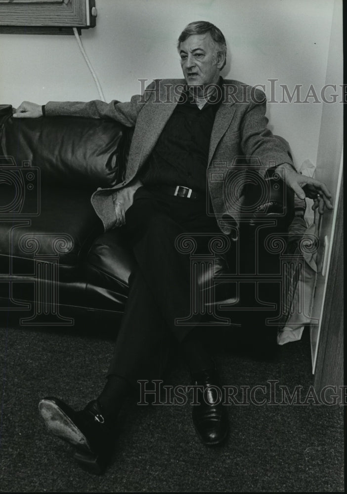 1983 Press Photo Alabama-Go Go Club owner, Paul Sammy J. Cantavespre relaxing. - Historic Images