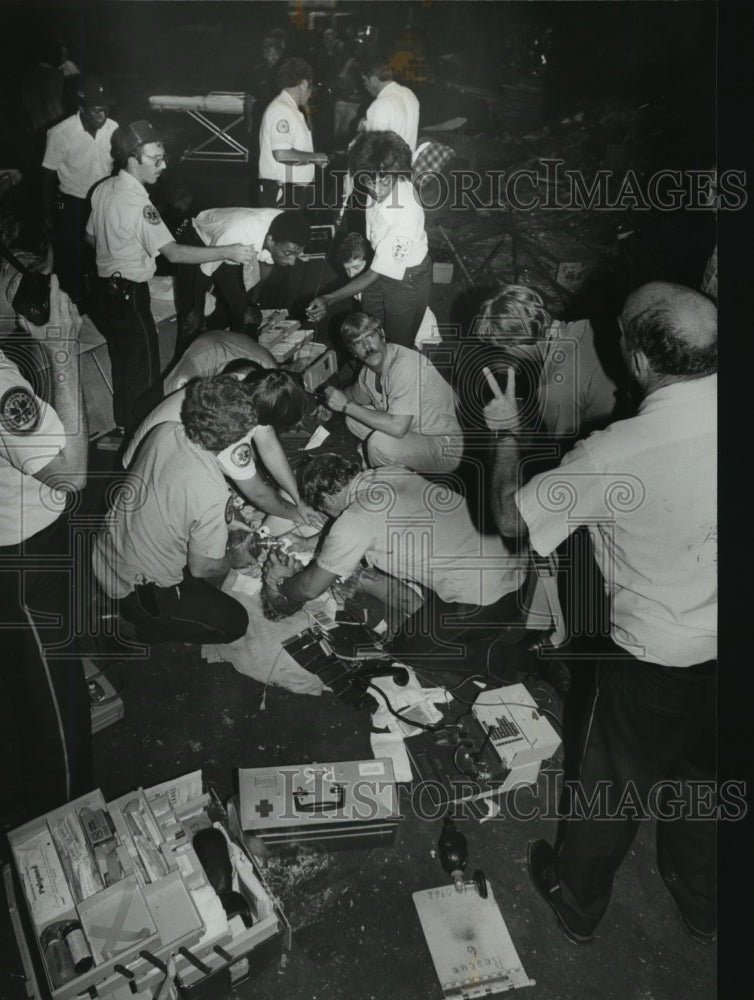 1981 Alabama-Paramedics work to revive Ellis, who later died.-Historic Images