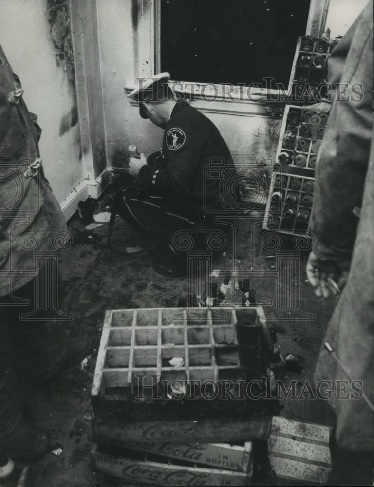 1967 Press Photo Alabama-Birmingham firemen survey hotel fire damage. - Historic Images